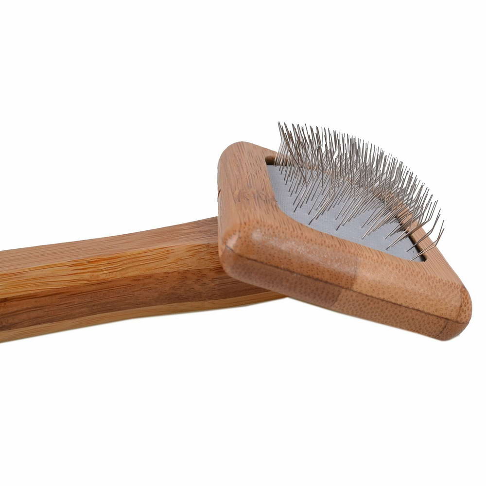 Wooden brush with small brush field for dogs and cats