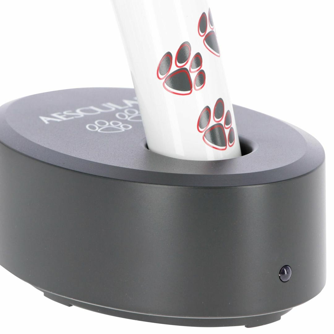 Paw clipper with loading tray