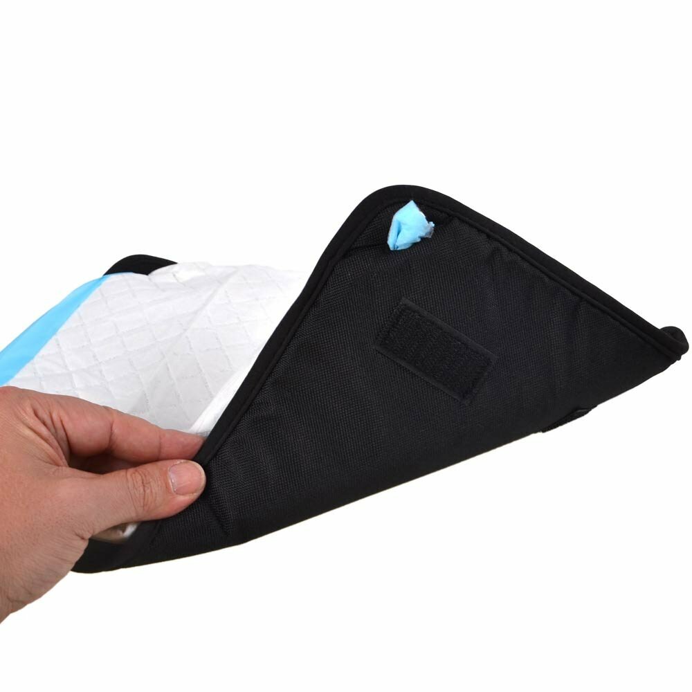 Floor mat with diaper mounting function