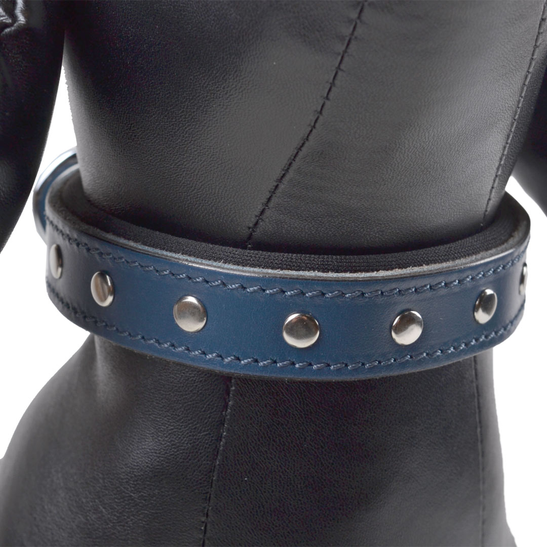Lined rivet collar in blue leather