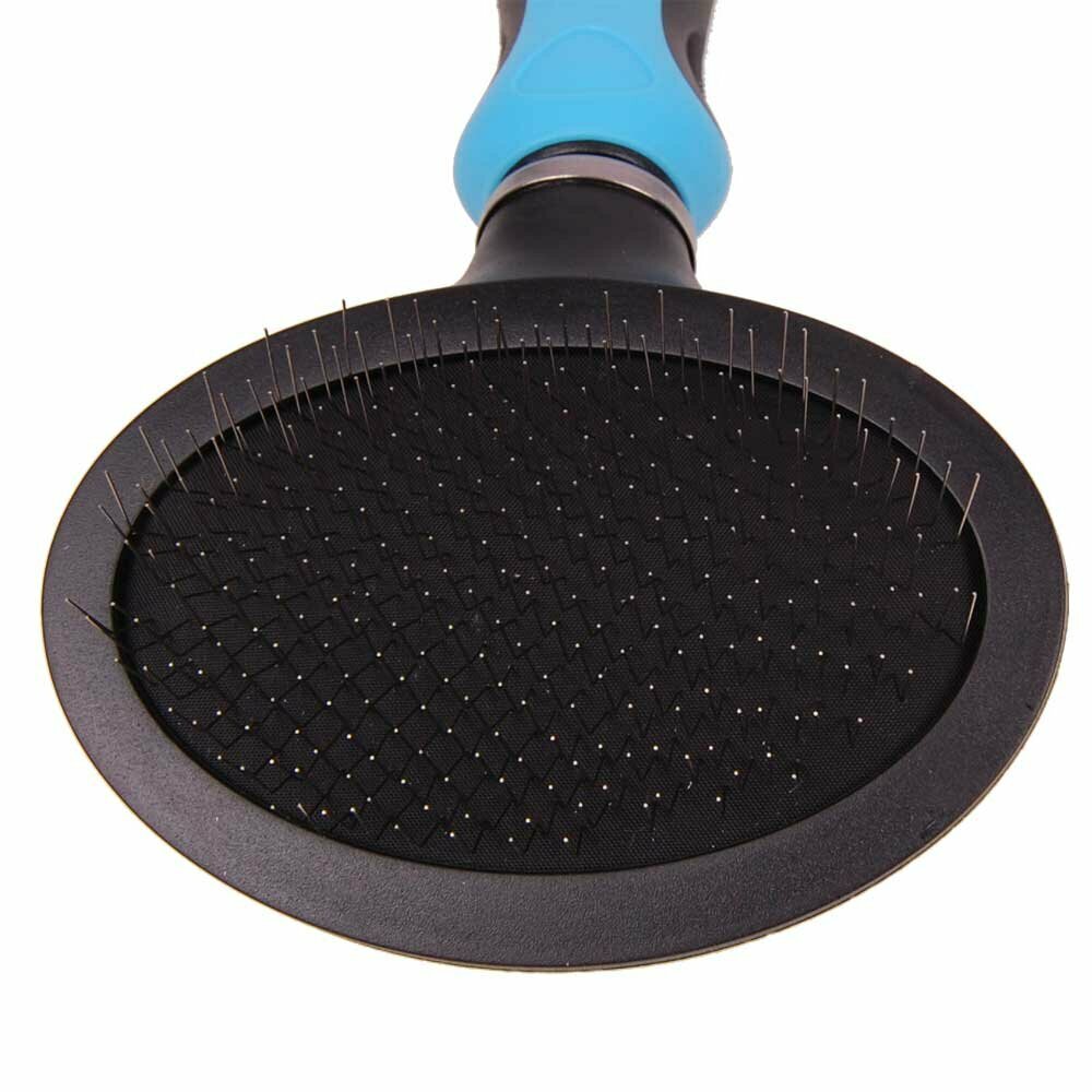 Universal brush for dogs and cats of GogiPet with flexible brush head