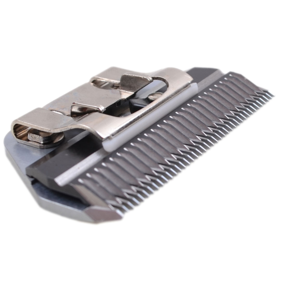 Especially wide clip blade size 10WF (1.6 mm) for Andis, Wahl, Aesculap Fav5, Oster, Heiniger Saphir, Heiniger Opal, Optimum, GogiPet, Thrive, Moser, AGC and all clippers with the standard blade system.