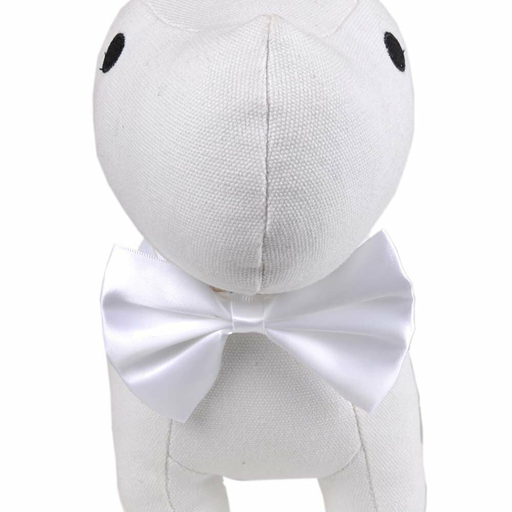 Striking white bow tie for dogs
