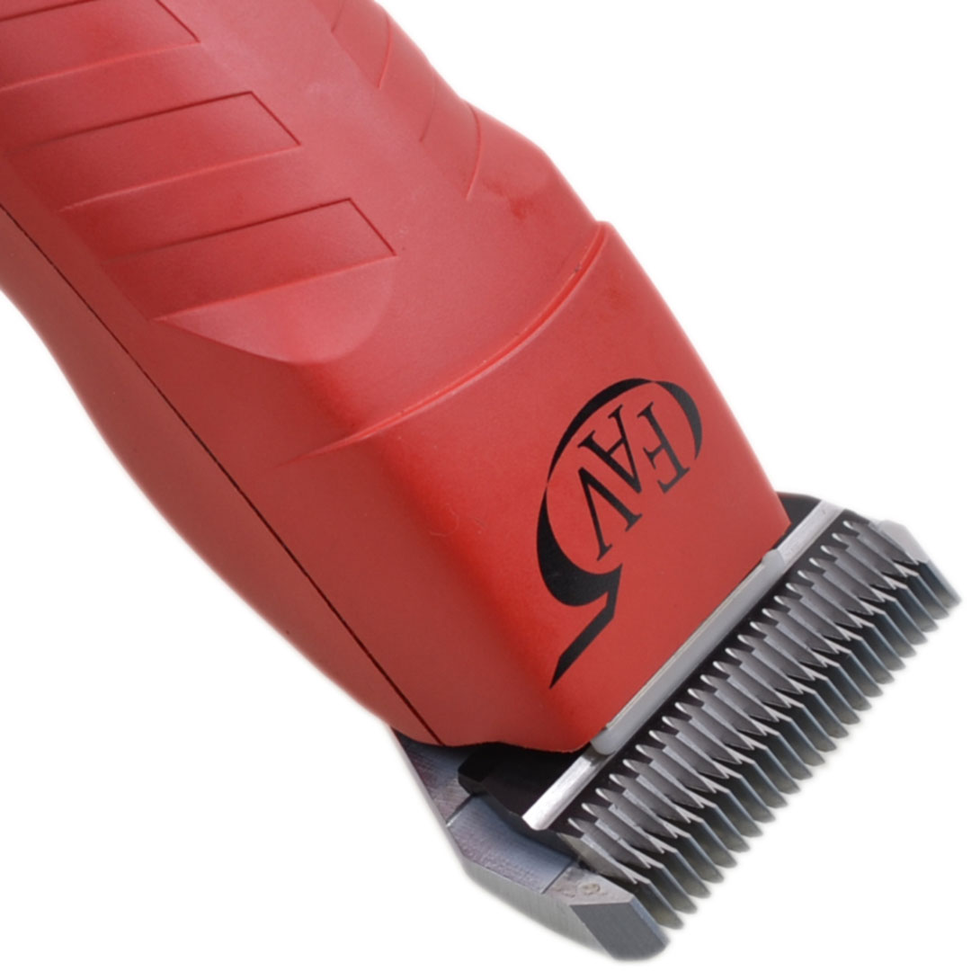 Snap On blade made of steel for Wahl, Aesculap Fav5, Oster, Heiniger Saphir, Heiniger Opal, Andis, Optimum, GogiPet, Thrive, Moser, AGC, Wahl and all clippers with the standard blade system.